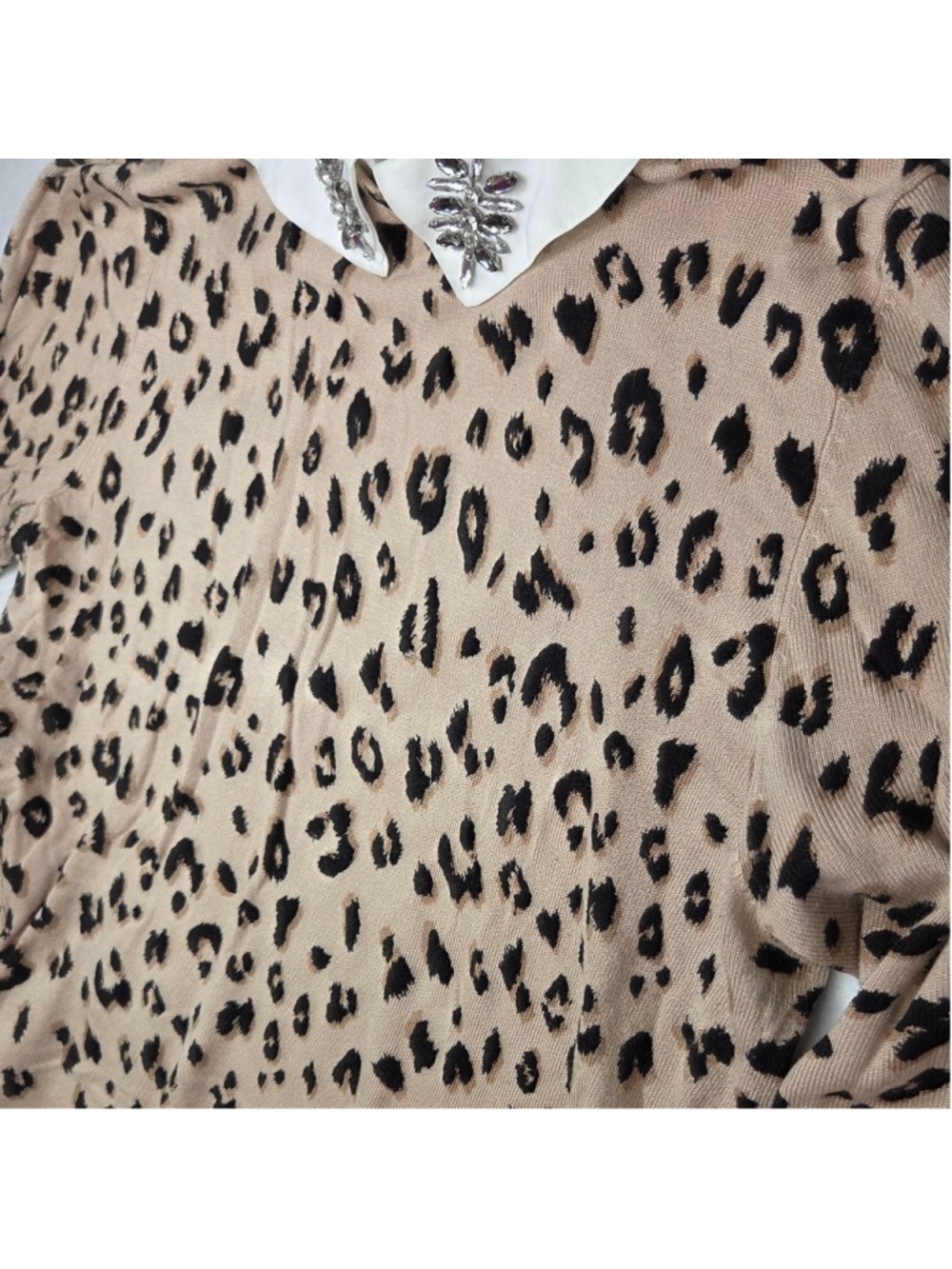 Women's Time and Tru Leopard Print Crew Neck Sweater Plus XXL Beige - Picture 4 of 12